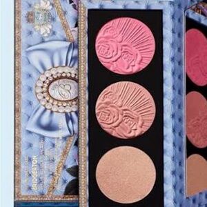 Pat McGrath Bridgerton Highlighter Palette - Gold and Purple